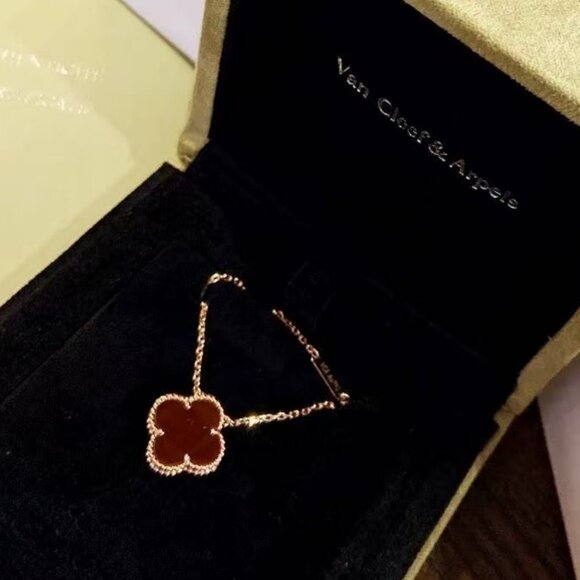 Van Cleef & Arpels 18k gold red agate necklace - Picture 4 of 5